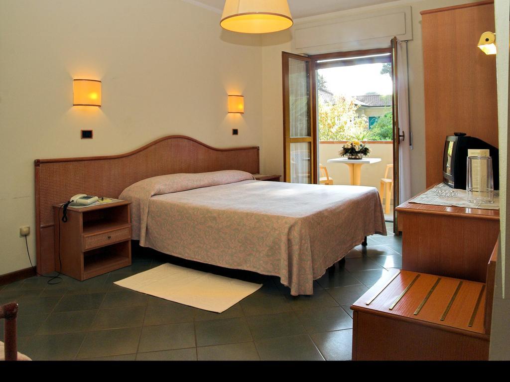 Hotel Kyrton Forte dei Marmi Room photo